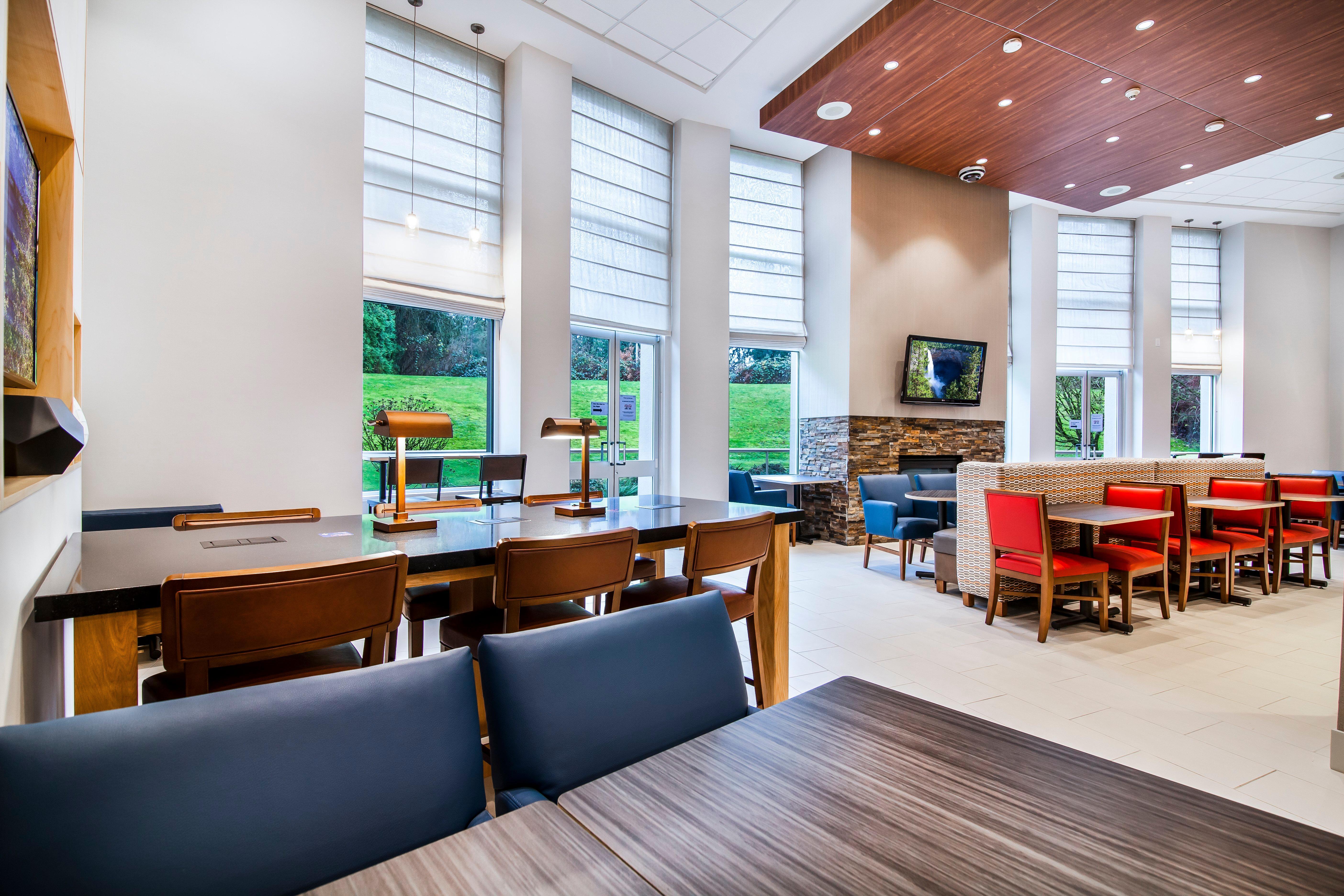 Holiday Inn Express & Suites Langley By Ihg Exterior photo