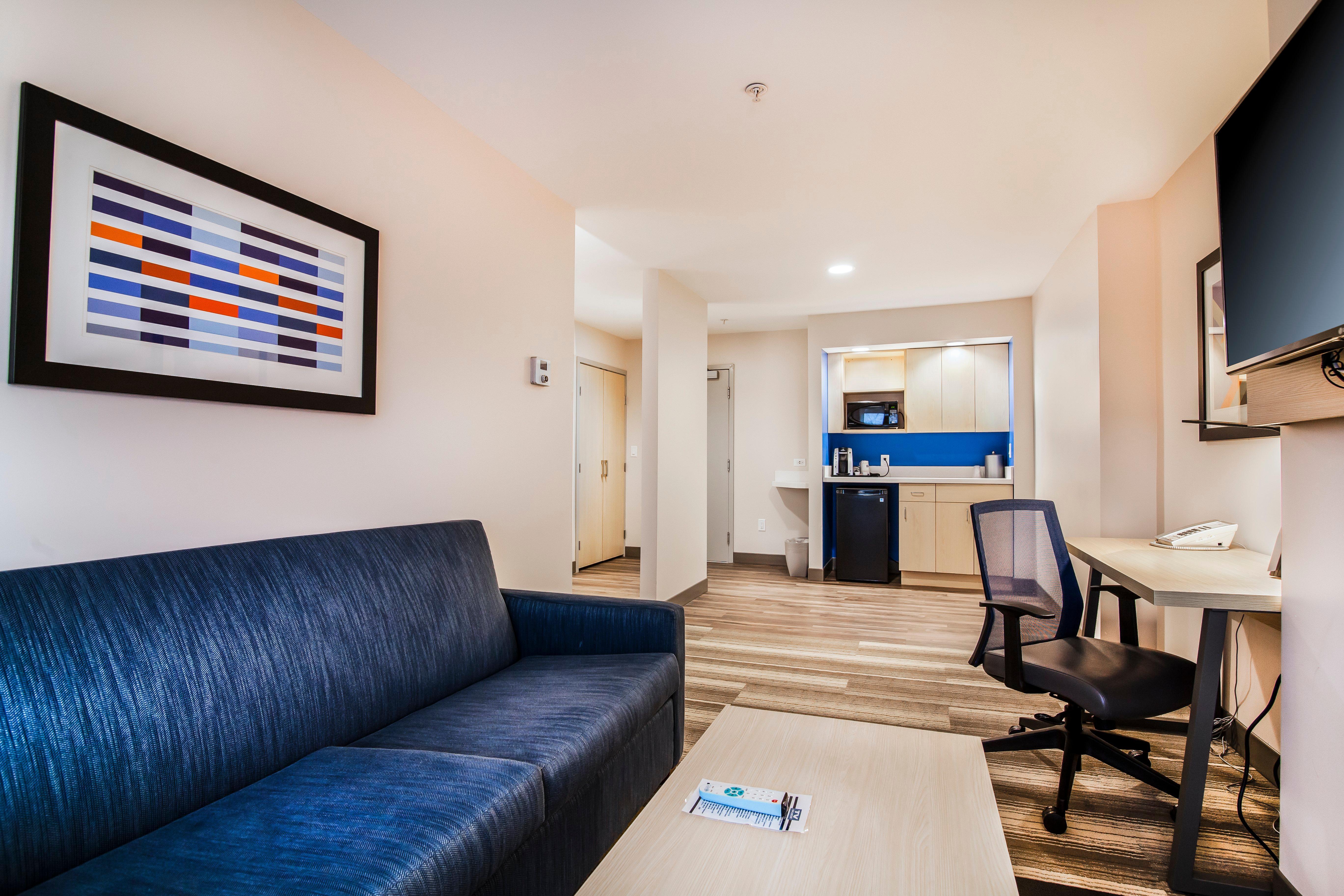 Holiday Inn Express & Suites Langley By Ihg Exterior photo