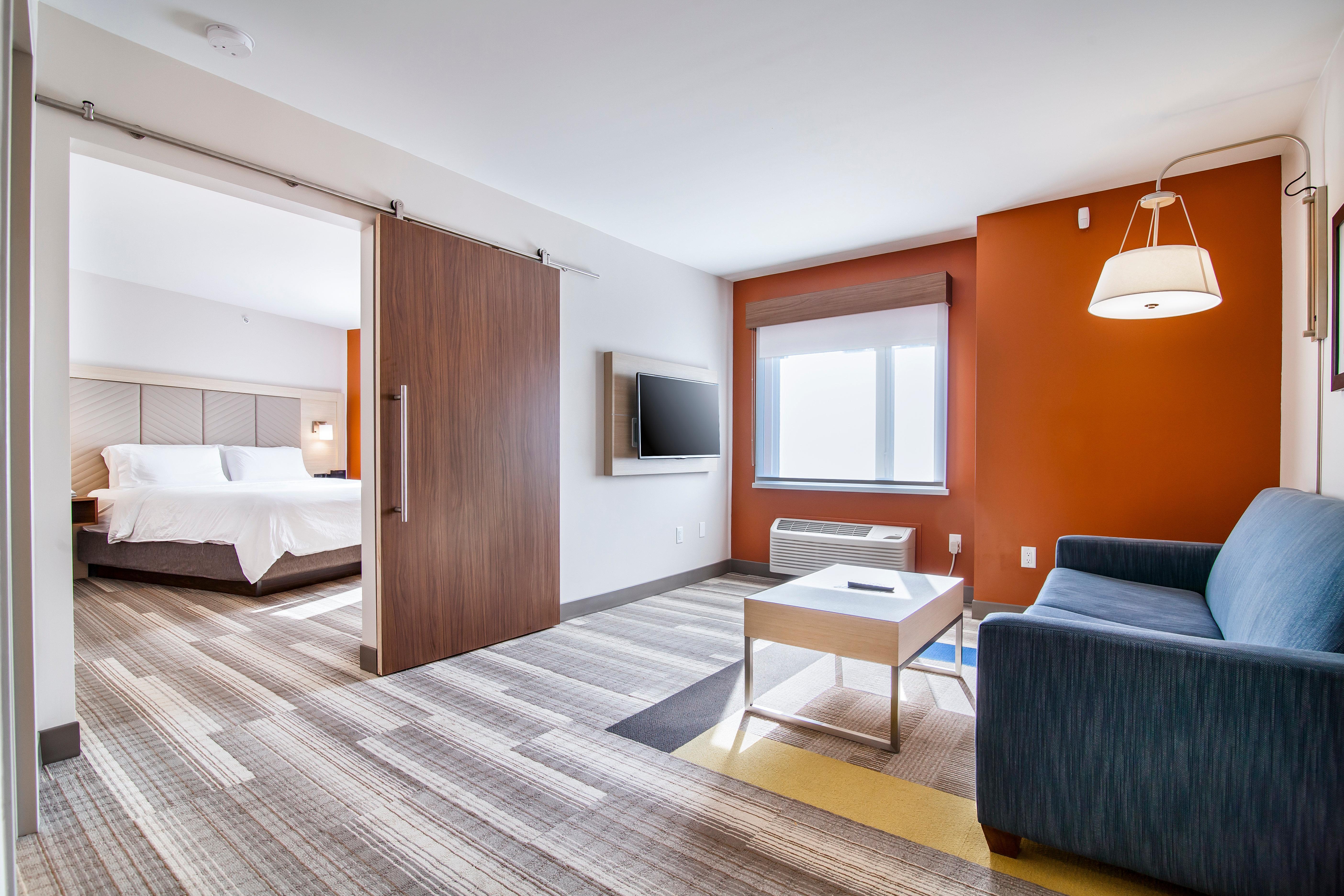 Holiday Inn Express & Suites Langley By Ihg Exterior photo
