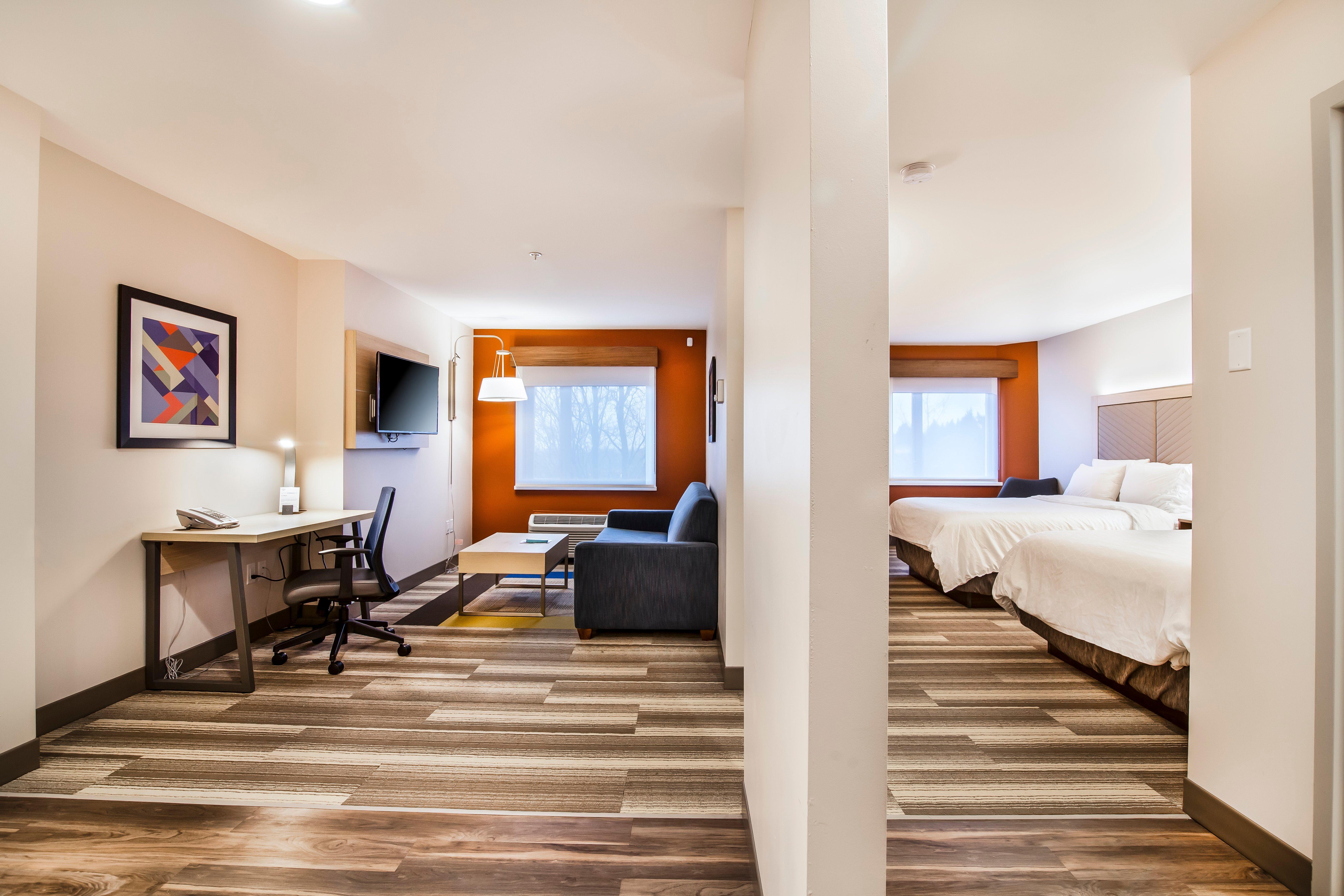 Holiday Inn Express & Suites Langley By Ihg Exterior photo