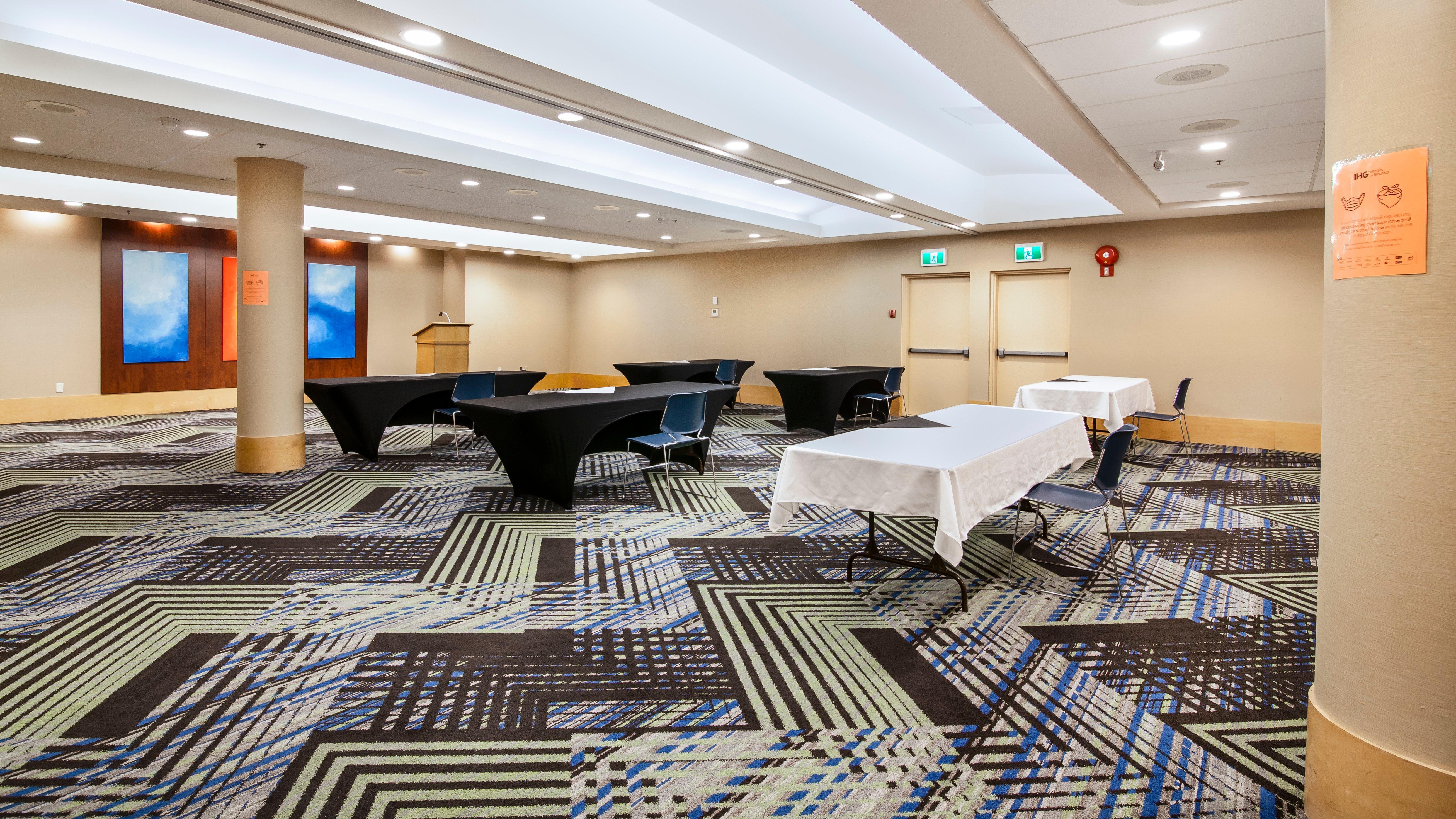 Holiday Inn Express & Suites Langley By Ihg Exterior photo